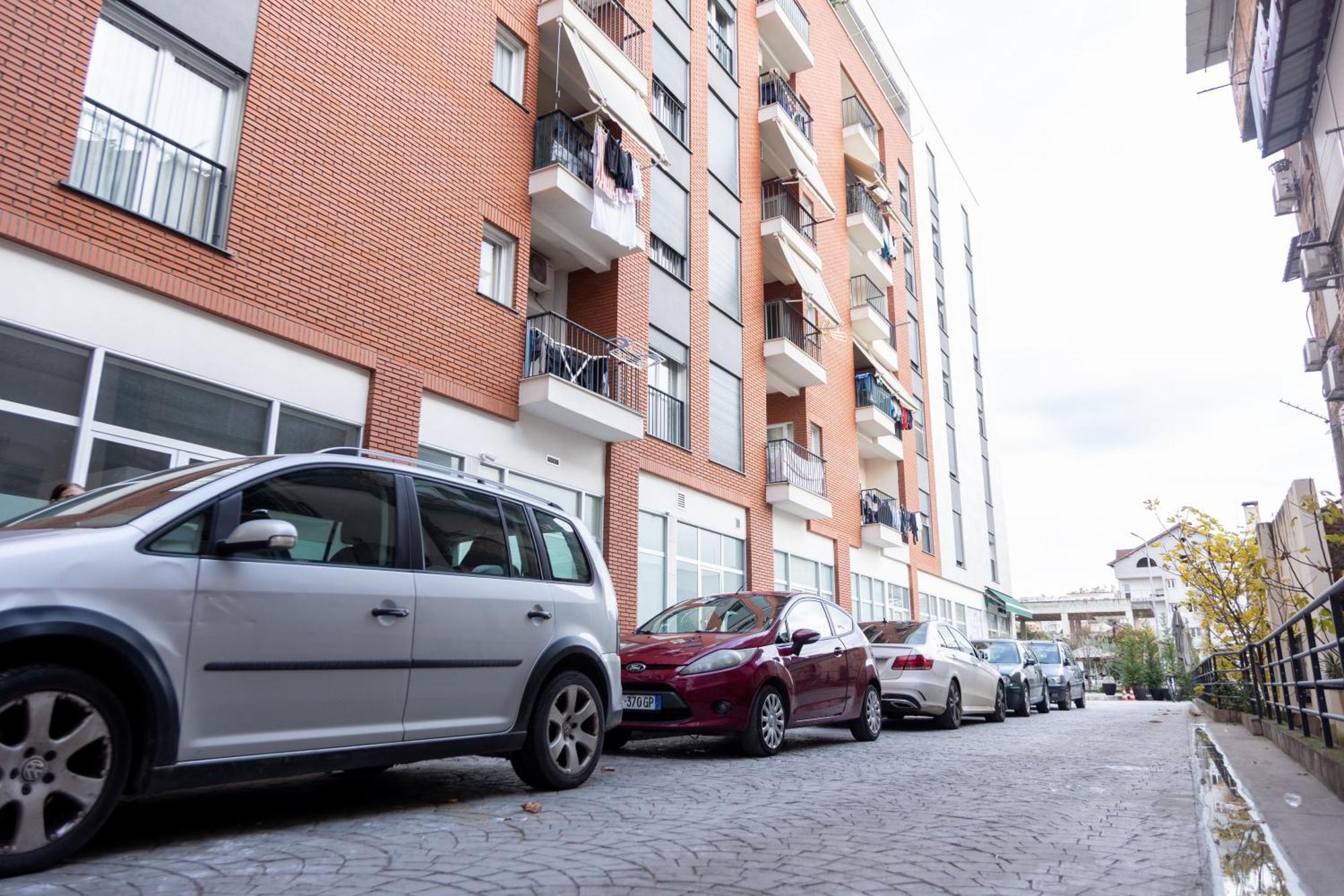 Free Parking Sudio Tirana Appartement Buitenkant foto